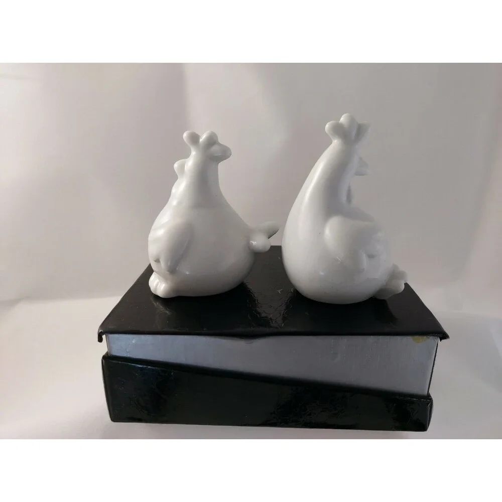 White Rooster Chicken Salt/Pepper Shakers small Country kitchen vtg